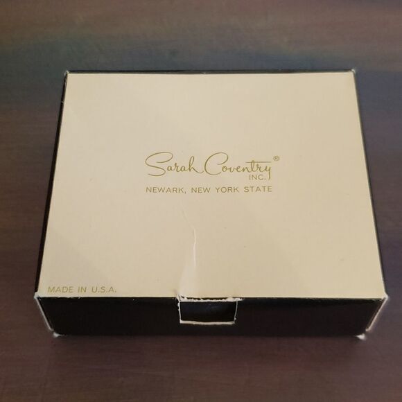 Vintage Signed Sarah Coventry Goldtone Rose Circle Brooch - "Promise" - Picture 9 of 9